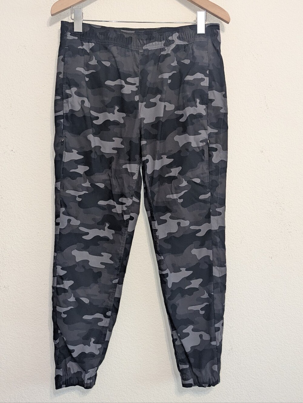 Eddie Bauer Ascent Pants Womens 8 Gray Camo First . No rips, stains or piling.